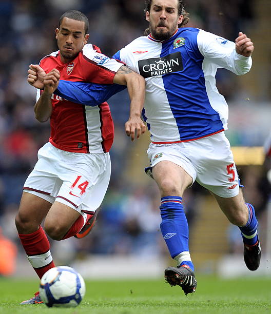 险呈分裂状 险呈分裂状