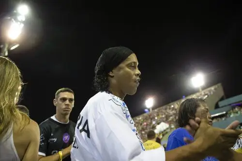 通过耐心的 通过耐心的